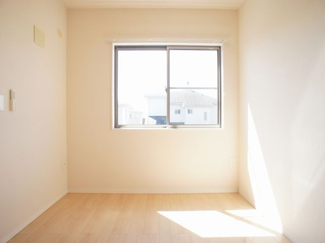 【子供部屋】 | フランボワーズ | 日当たり良好！うれしい照明器具付きです♪