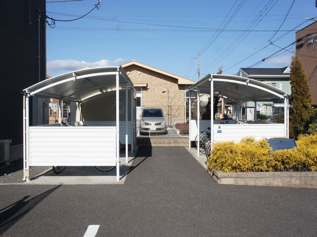 【その他共用部分】 | フランボワーズ | 屋根付きの駐輪場があります♪