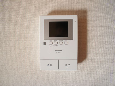 【セキュリティ】 | フランボワーズ | 訪問者の確認ができるTVドアホン付きです♪