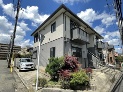 【外観】 | プルシアン・ブルー【SHM】 | 積水ハウス施工の賃貸住宅シャーメゾン！田園都市線「江田」駅・「市が尾」駅より徒歩圏内！2駅利用可能で通勤通学・お買物にも便利な立地です☆