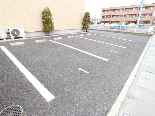 Ｍ・Ｃity弐番館の駐車場