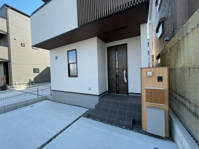 名東区牧の原　全4棟　＜仲介手数料無料＞牧の原小・牧の池中　新築一戸建ての外観|撮影
社長の村田です！
自らプレイヤーとして営業しています
長年の経験と実績から皆様により良いマイホーム購入のご提案をいたします。
住宅ローンの不安や購入後の不安等何でもご相談ください。