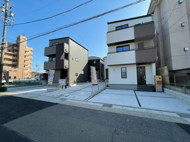 名東区牧の原　全4棟　＜仲介手数料無料＞牧の原小・牧の池中　新築一戸建ての外観パース|撮影
社長の村田です！
自らプレイヤーとして営業しています
長年の経験と実績から皆様により良いマイホーム購入のご提案をいたします。
住宅ローンの不安や購入後の不安等何でもご相談ください。