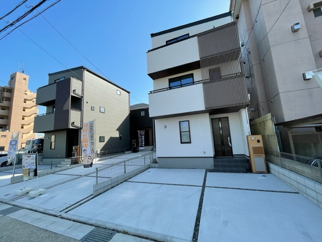 名東区牧の原　全4棟　＜仲介手数料無料＞牧の原小・牧の池中　新築一戸建ての外観|撮影
社長の村田です！
自らプレイヤーとして営業しています
長年の経験と実績から皆様により良いマイホーム購入のご提案をいたします。
住宅ローンの不安や購入後の不安等何でもご相談ください。