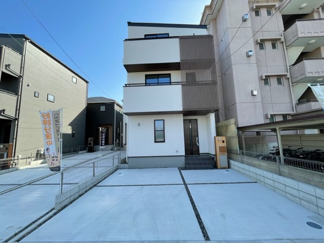 名東区牧の原　全4棟　＜仲介手数料無料＞牧の原小・牧の池中　新築一戸建ての外観|撮影
社長の村田です！
自らプレイヤーとして営業しています
長年の経験と実績から皆様により良いマイホーム購入のご提案をいたします。
住宅ローンの不安や購入後の不安等何でもご相談ください。