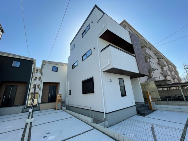 名東区牧の原　全4棟　＜仲介手数料無料＞牧の原小・牧の池中　新築一戸建ての外観|撮影
社長の村田です！
自らプレイヤーとして営業しています
長年の経験と実績から皆様により良いマイホーム購入のご提案をいたします。
住宅ローンの不安や購入後の不安等何でもご相談ください。