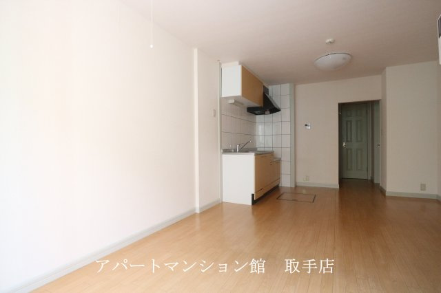 アイビーハイツの居間・リビング