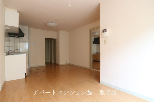 アイビーハイツの居間・リビング