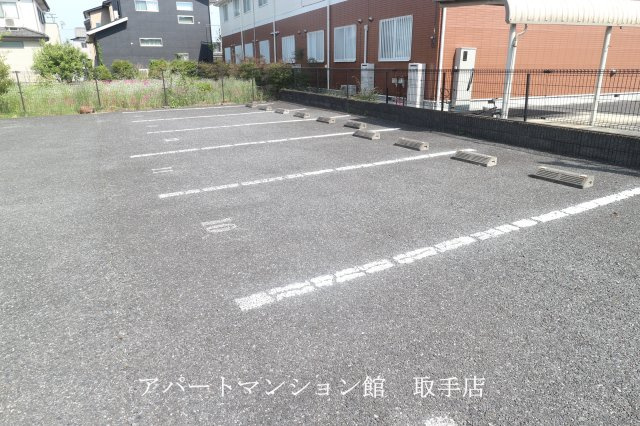 アイビーハイツの駐車場