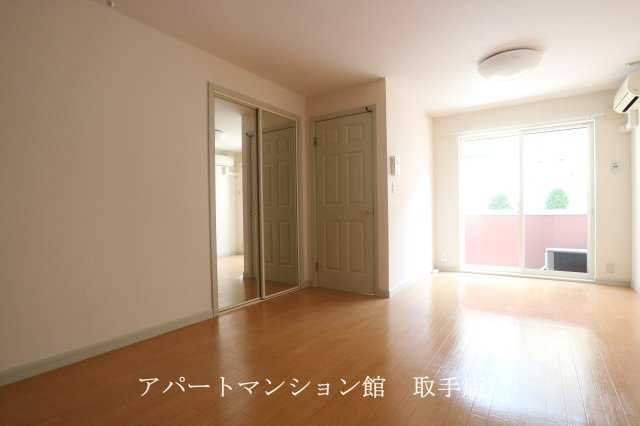 アイビーハイツの居間・リビング