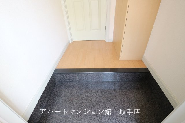 アイビーハイツの玄関