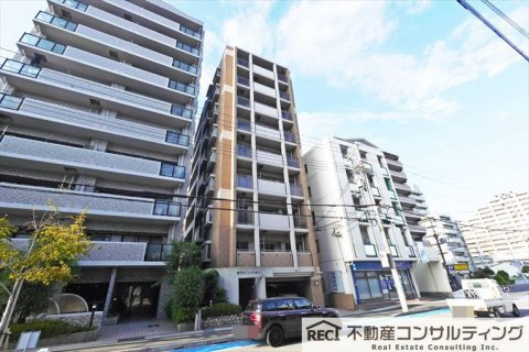 ワコーレルナ魚崎北町の駐車場