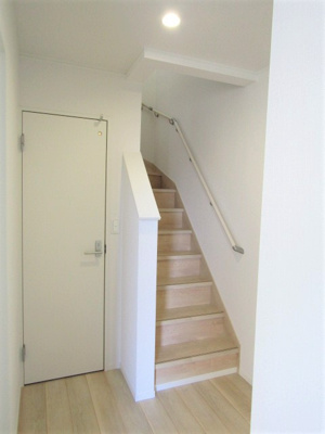 【エントランス】 | クレイドルガーデン山梨市小原東第2 | 階段