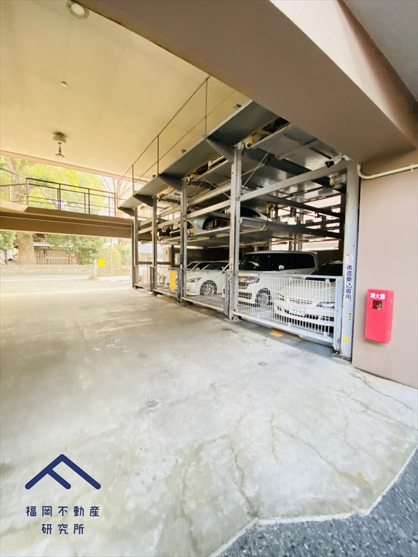 アメックス白木原駅前の駐車場