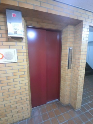 【その他共用部分】 | ライオンズマンション大前西横浜 | お買い物時やベビーカーの出し入れに便利なエレベーター付です。