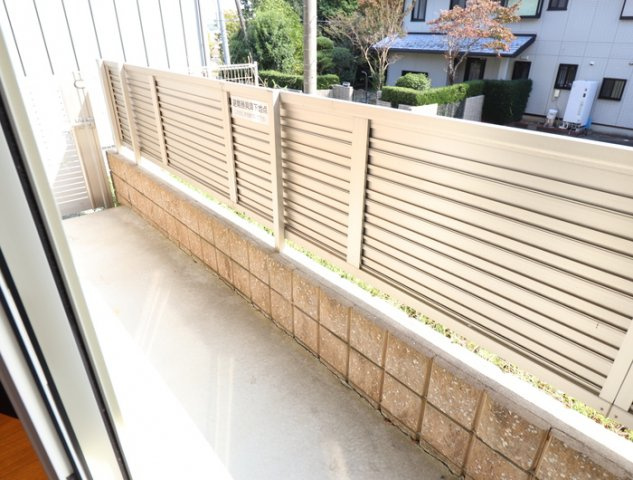 熊本市西区島崎５丁目のアパートのバルコニー
