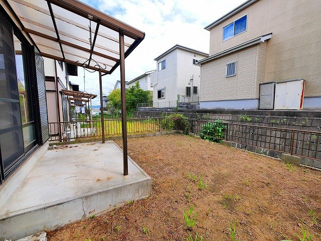 ガーデンヒルズ高の原　12棟の庭|たまにはお庭で休日を過ごしてみるのもよいかもしれません