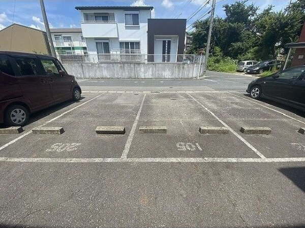 エブリワン西棟　　刈谷市近郊の賃貸ならクラスホーム刈谷店の駐車場