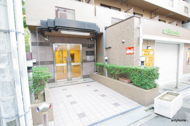 ヴィヴァーチェ　仲介手数料無料のエントランス