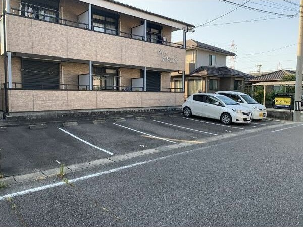 ヴィラ　アドニス　　刈谷市近郊の賃貸はクラスホーム刈谷店の駐車場
