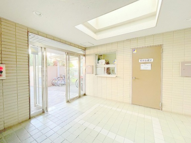 コスモ三郷リバーサイドのエントランス|物件の詳細な資料や住宅ローン等についてもお気軽にお問合せ下さい！