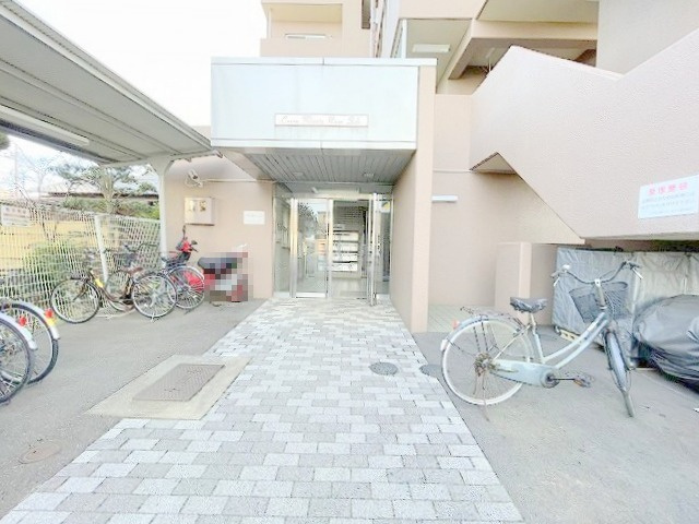 コスモ三郷リバーサイドのエントランス|物件の詳細な資料や住宅ローン等についてもお気軽にお問合せ下さい！