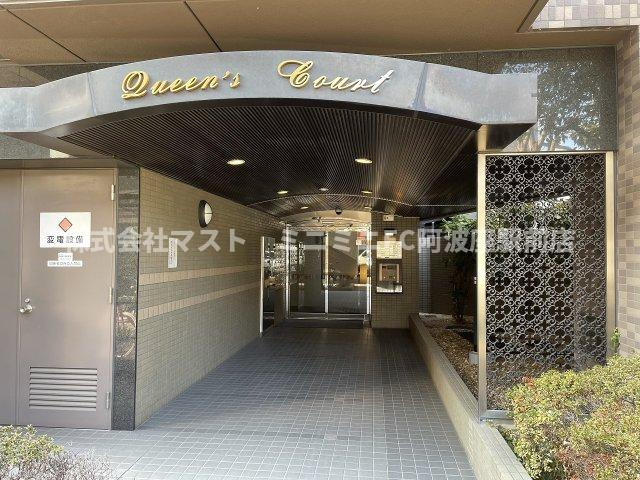 クイーンズコート阿波座のエントランス