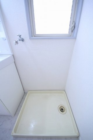 レジデンス大森　C棟の洗面所|室内洗濯機置場です/同型タイプの別のお部屋のお写真です