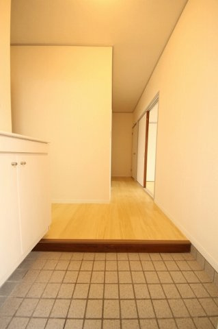 レジデンス大森　C棟の玄関|シンプルで使いやすい玄関です/同型タイプの別のお部屋のお写真です