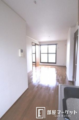 【居間・リビング】 | マジェスティーＢ棟 | 同型タイプ