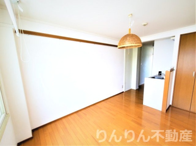 【居間・リビング】 | 山城リバーハイツ | ゆったり過ごせる居間です