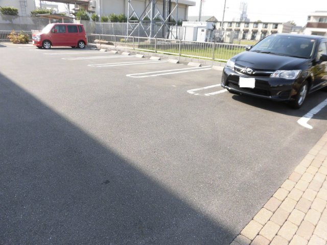  Ｄ’ｇｒａｎｃｅの駐車場