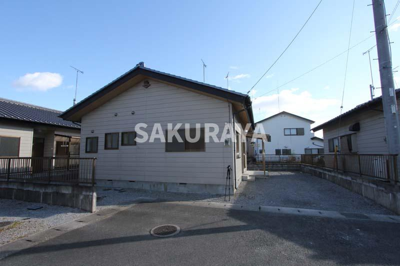 根岸方貸家Eの駐車場