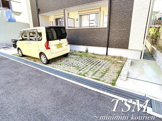 ドムス寝屋川の駐車場