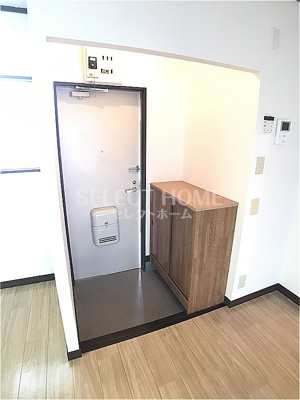 【玄関】 | コーポ西浦Ⅰ | 明るい玄関です
同型タイプです