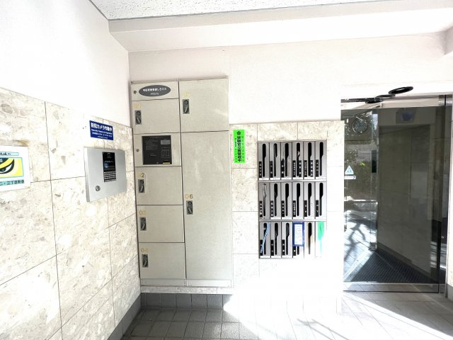 プラタスステージ門前仲町のその他共用部分|エントランスには宅配ボックスもあります