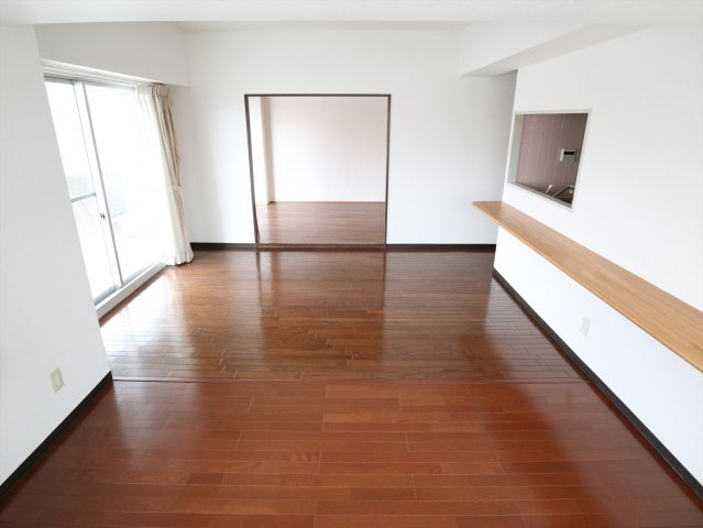 メゾンドペガサス東広島の居間・リビング