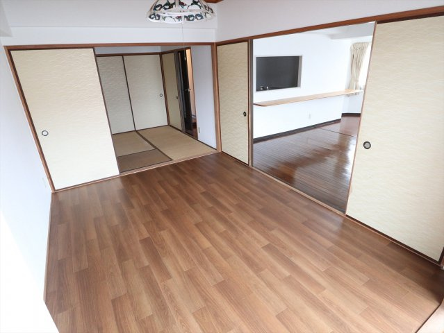 メゾンドペガサス東広島の洋室|和室を洋室にリフォーム済みです。