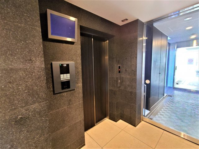 シティハウス文京茗荷谷レジデンスのその他共用部分|１階エレベータ前。ここでもオートロックがあります