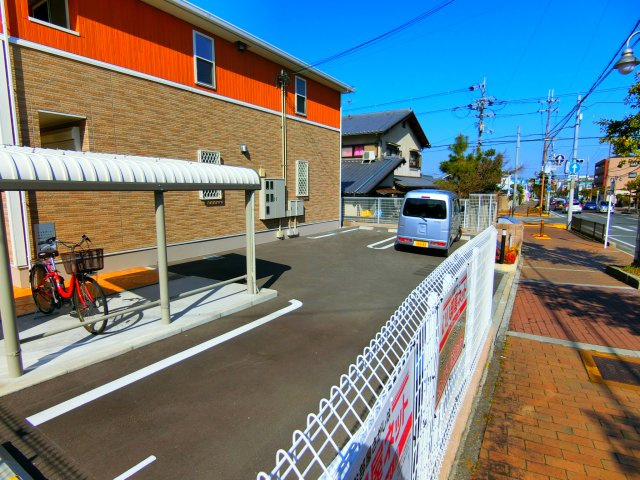 エレガント茱萸木の駐車場