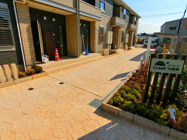 グランソレイユのエントランス