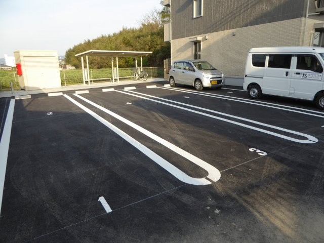 メルベーユ・セントレの駐車場