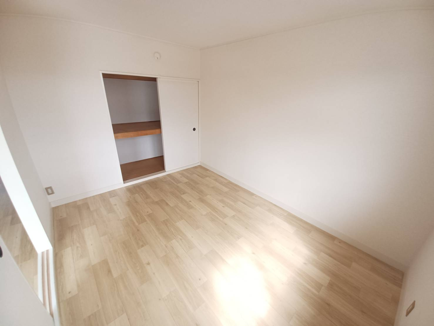 鷺内シーサイドタウンE棟の洋室