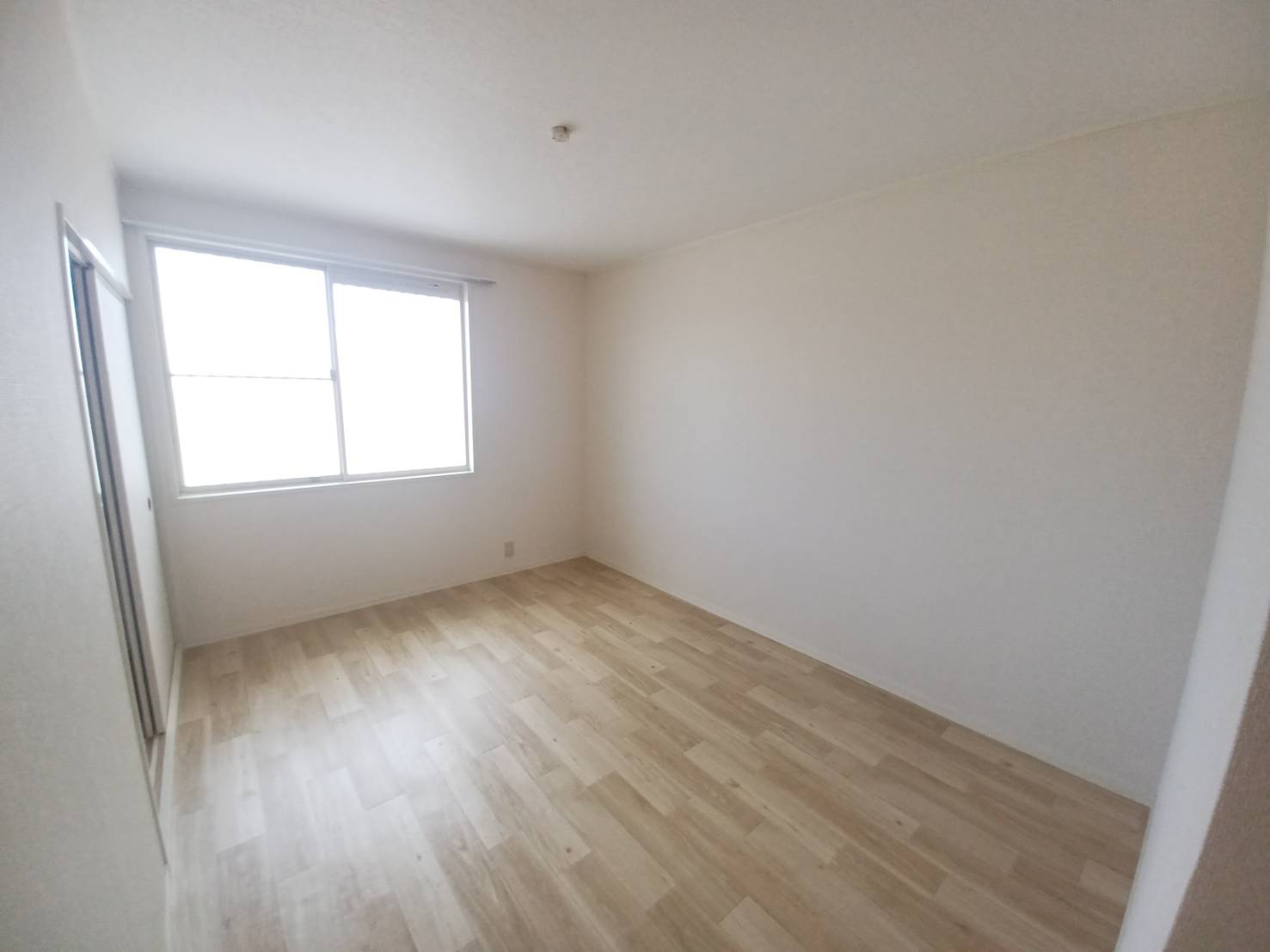 鷺内シーサイドタウンE棟の洋室