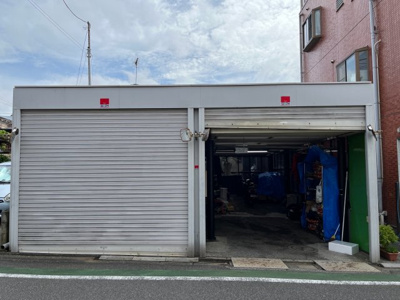 【外観】 | 習志野市大久保　店舗付き住宅 | 店舗横ガレージ