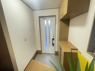 【玄関】 | 高関町中古戸建て | ■玄関収納も多く使い勝手のいい玄関です！
