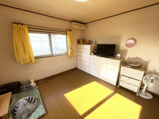 【洋室】 | 高関町中古戸建て | ■二面採光の日当たり良好なお部屋です！
