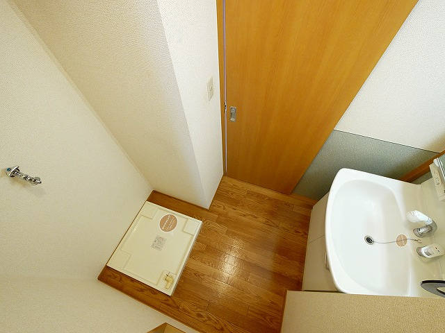 サンクコール朝和　B棟の独立洗面台|独立洗面化粧台が付いています