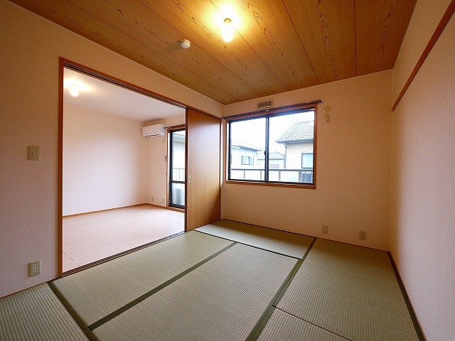 サンクコール朝和　B棟の和室|フローリングだけでなく、和室もあります
