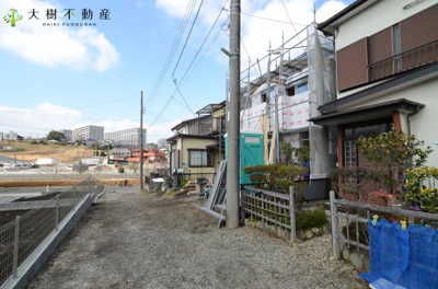 【前面道路含む現地写真】 | 海老名市望地2丁目　新築戸建て　全1棟　【仲介手数料無料】 | ※令和5年3月上旬に撮影